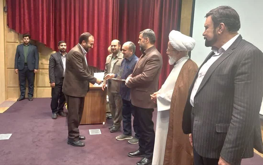 آئین تجلیل از خادمان و دست‌اندرکاران دهه کرامت