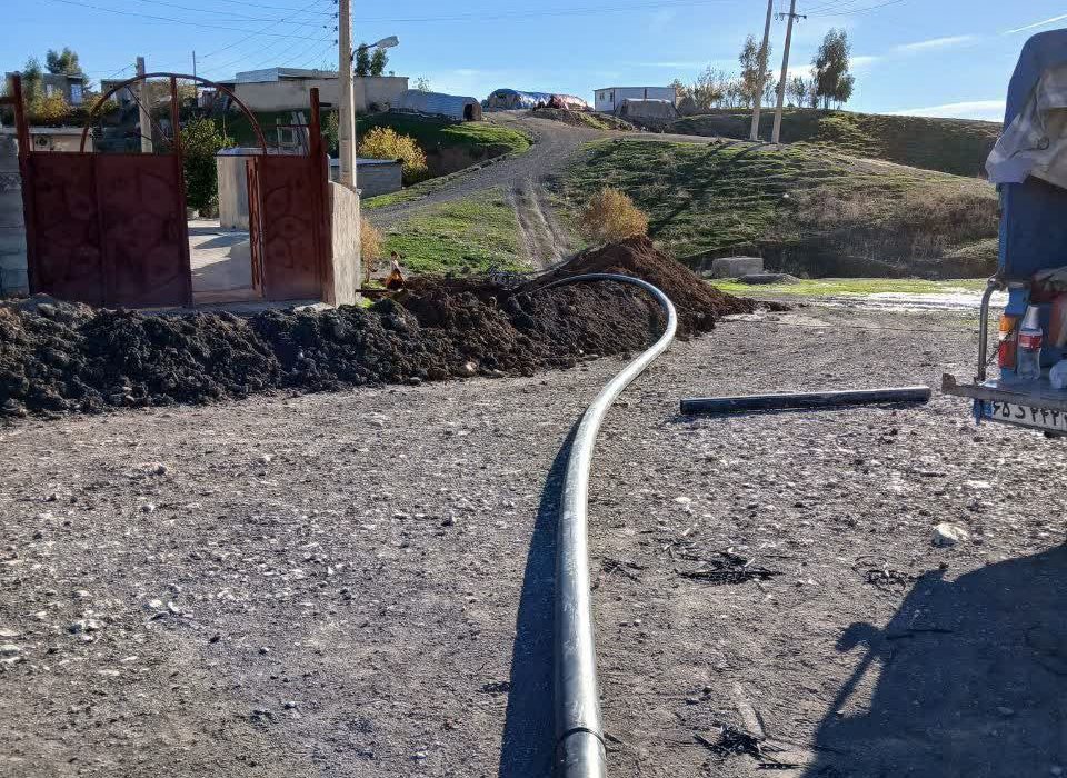 اجرای ۱۰۰ متر لوله‌گذاری برای تأمین آب شرب سه روستا در سرپل‌ذهاب