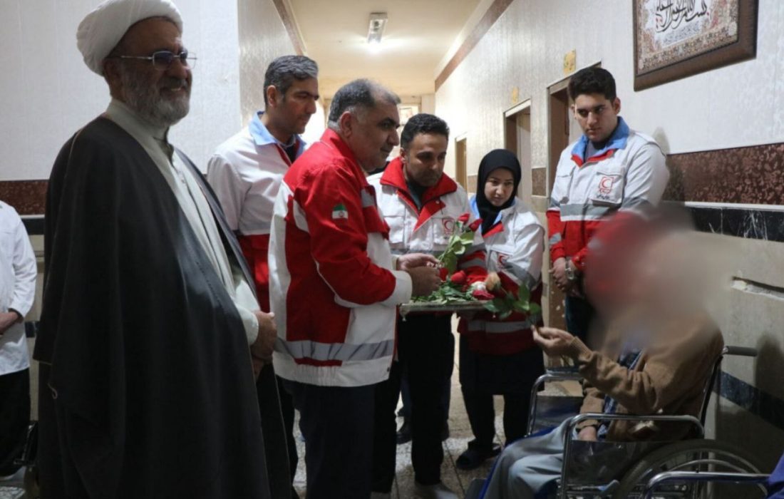 کمک یکصدوپنجاه میلیون ریالی اعضای جوانان هلال احمر استان کرمانشاه به خانه سالمندان