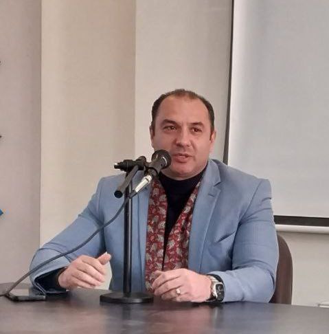 روابط عمومی مردم گرا با تلفیق هنر، علم و فن می‌تواند فاصله مدیران و جامعه شهروندی را کاهش دهد