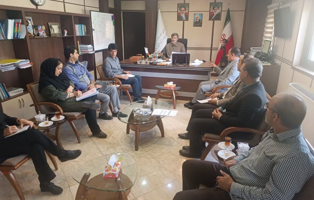 جلسه هماندیشی مدیرکل نوسازی مدارس و رئیس سازمان مدیریت و برنامهریزی استان کرمانشاه برای بهبود زیرساختهای آموزشی