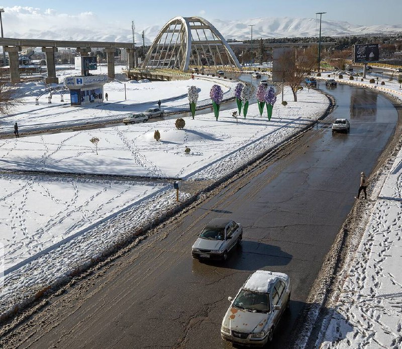پایان عملیات برف‌روبی در معابر اصلی کرمانشاه/به کارگیری ۶۵۰ نیروی خدماتی در عملیات شب گذشته/ برف‌روبی در کوچه‌ها ادامه دارد